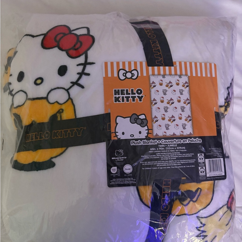 Hello Kitty Plush Blanket - Halloween